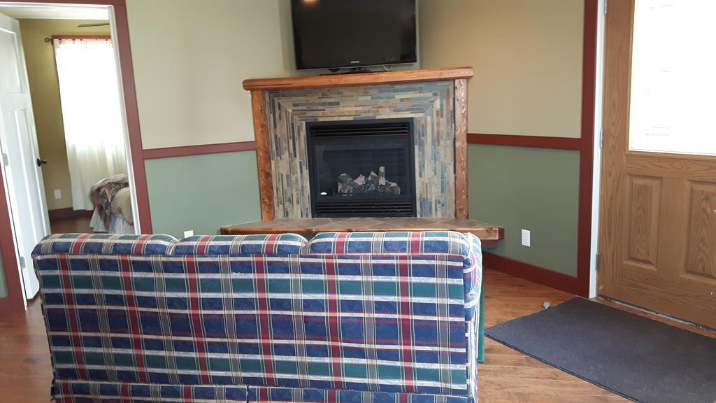 Country Encounters Accommodations Coleman Экстерьер фото