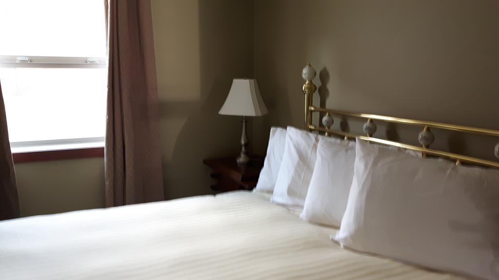 Country Encounters Accommodations Coleman Экстерьер фото