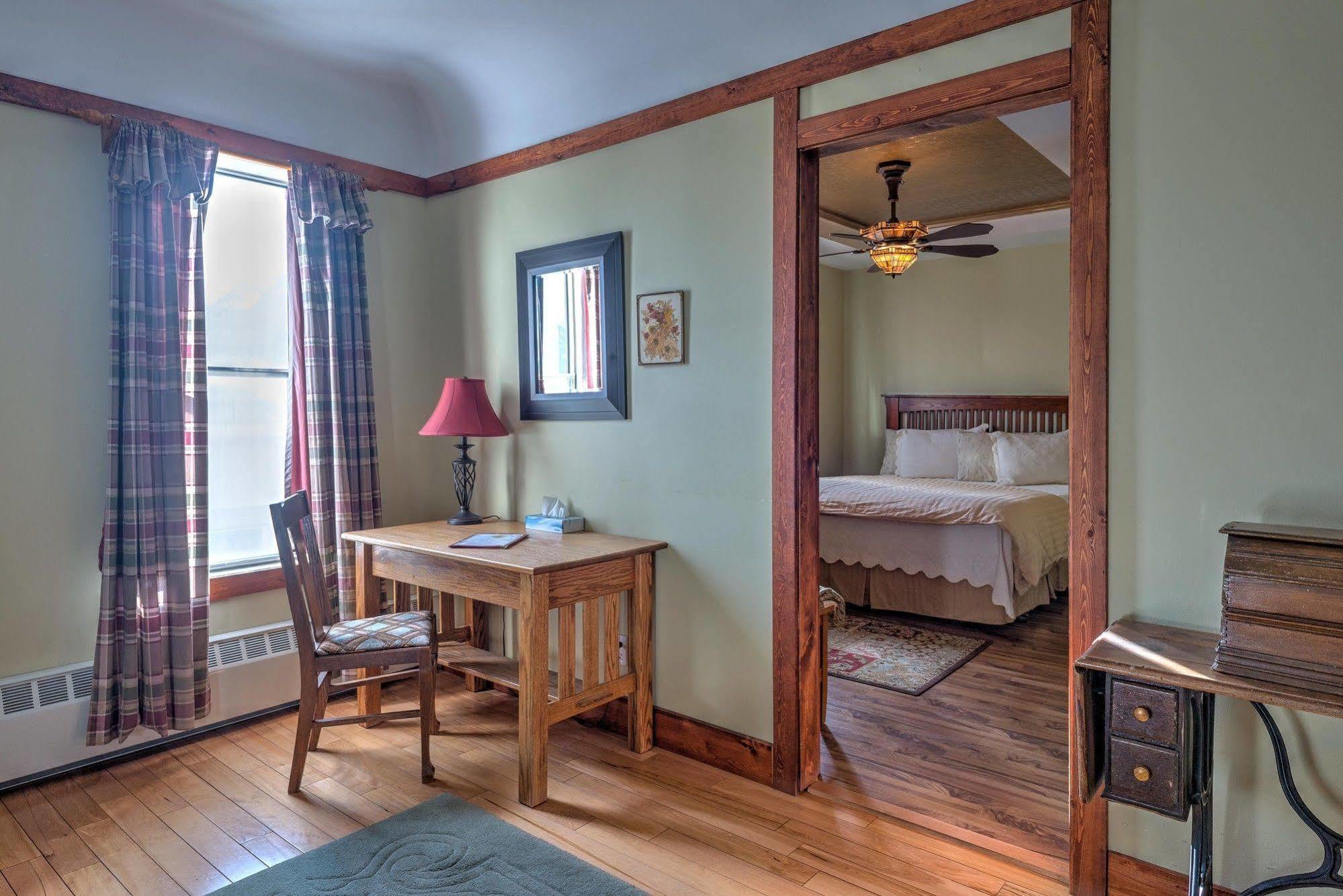 Country Encounters Accommodations Coleman Экстерьер фото