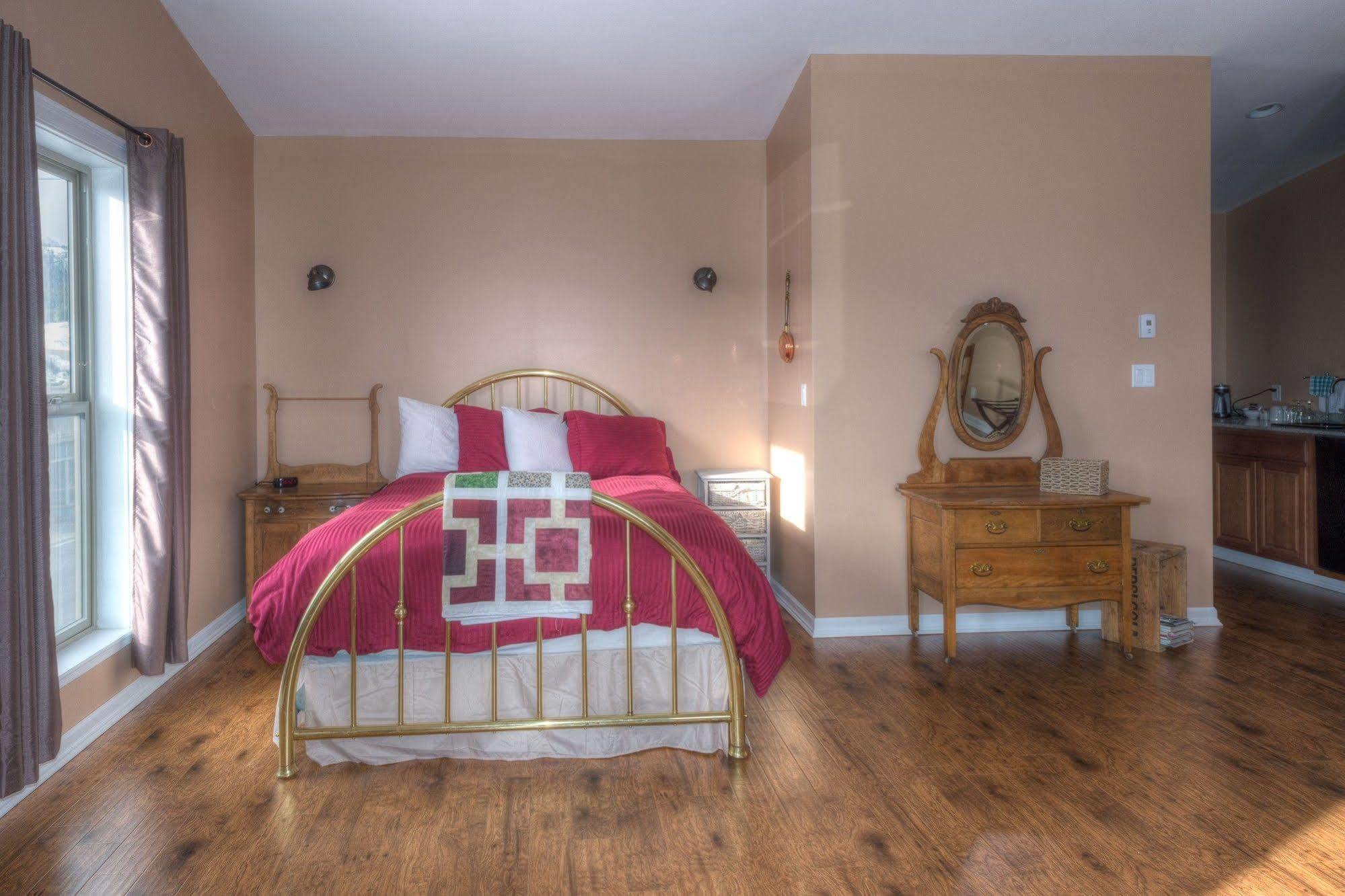 Country Encounters Accommodations Coleman Экстерьер фото