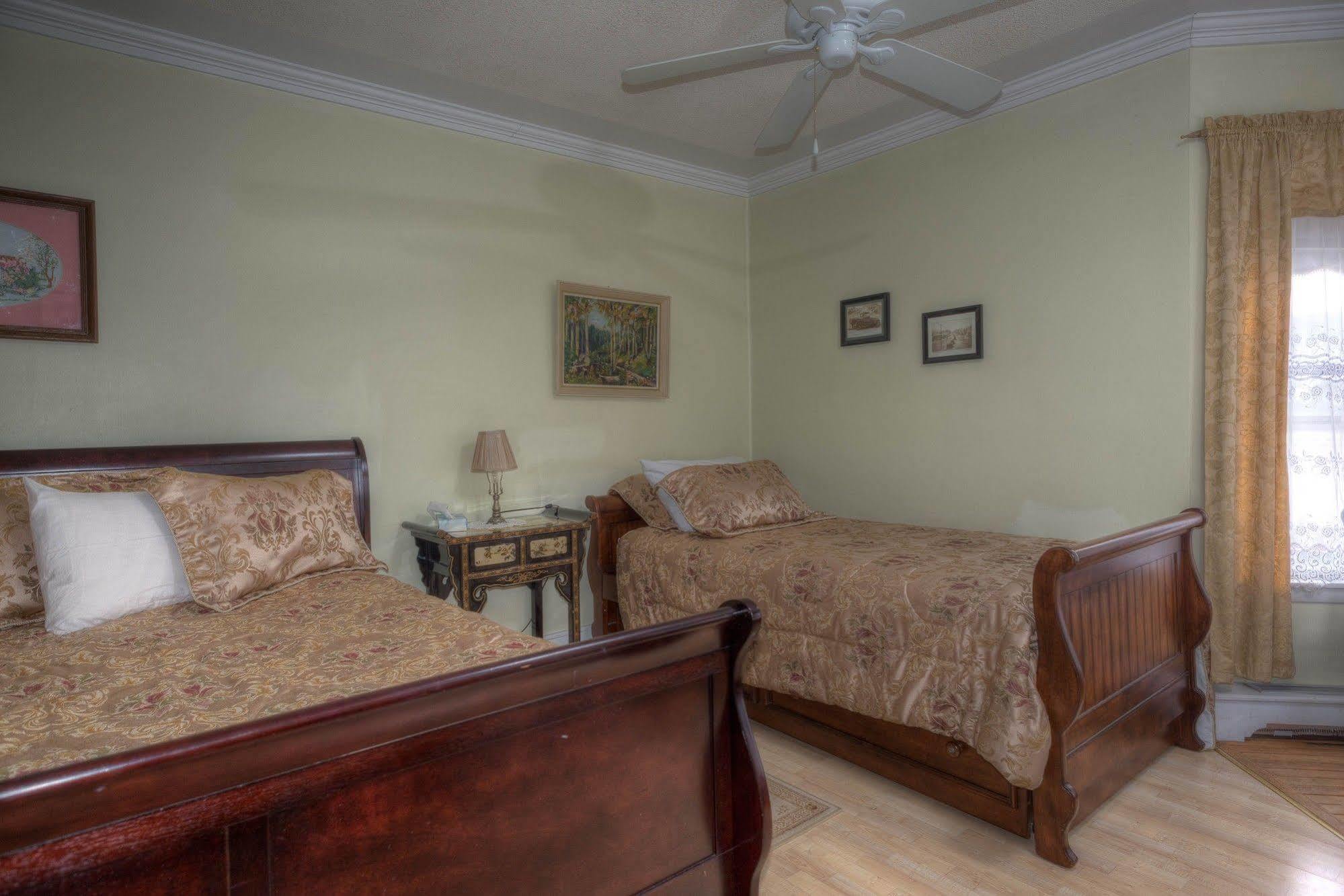 Country Encounters Accommodations Coleman Экстерьер фото