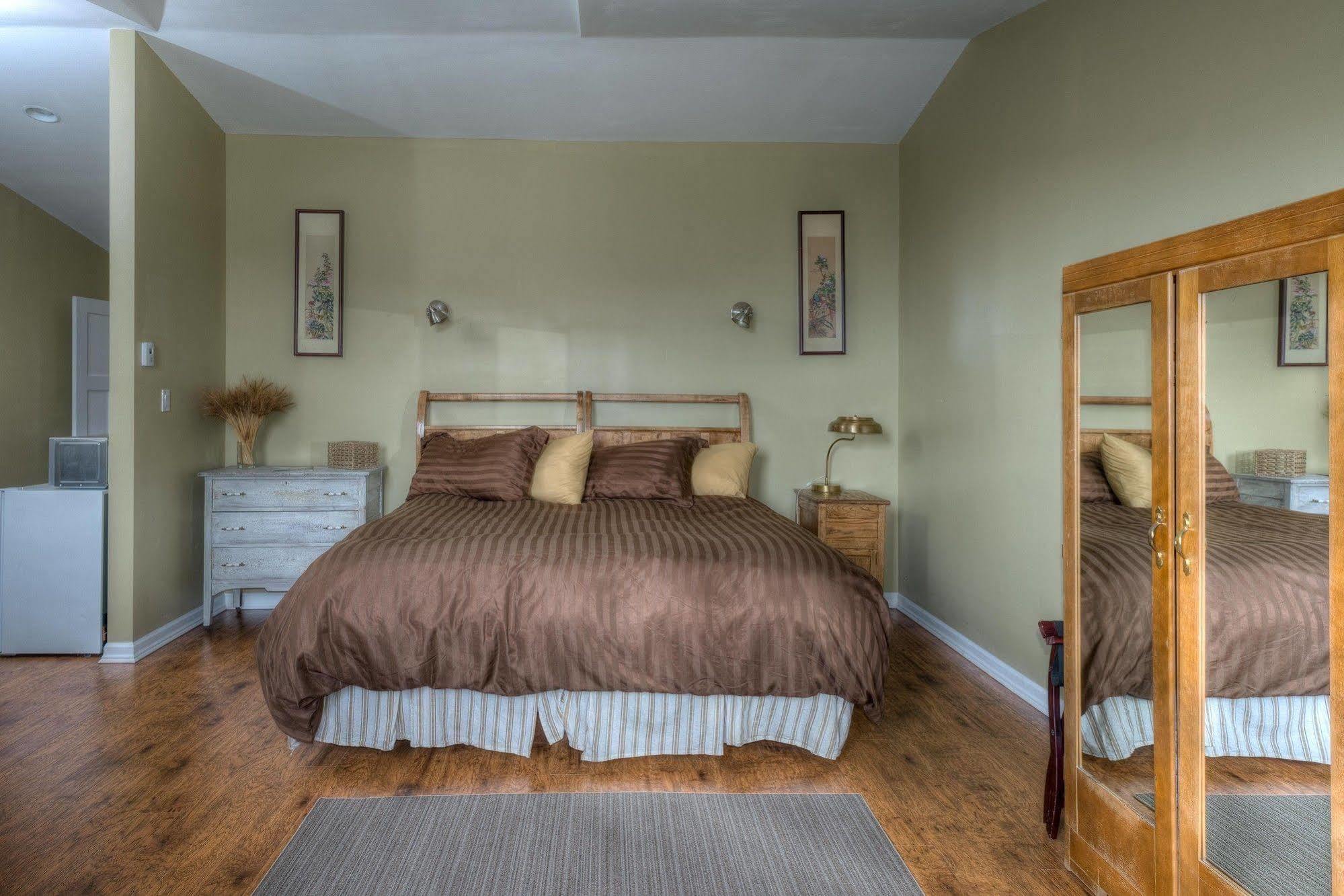 Country Encounters Accommodations Coleman Экстерьер фото